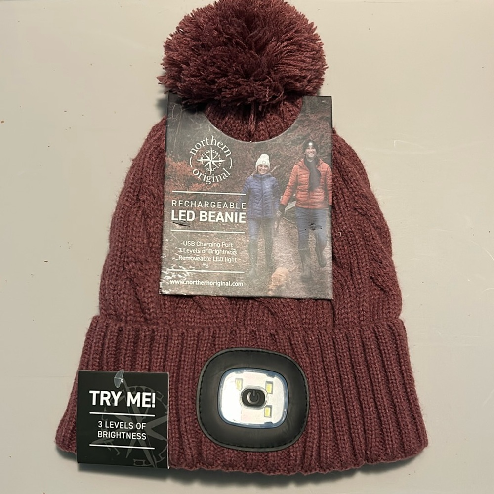 NWT Northern Original Rechargeable LED winter beanie. OS